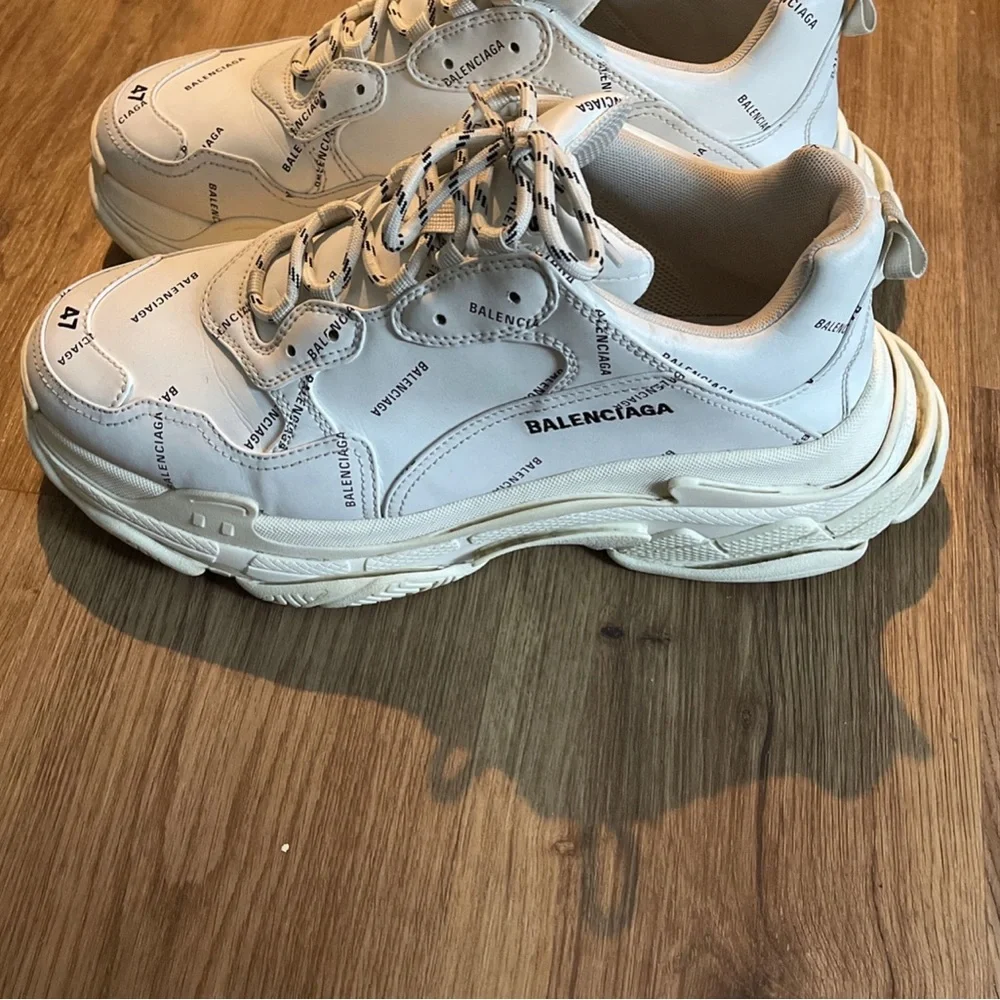Balenciaga Triple S - Picture 2 of 3